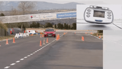 Посмотрите, как Mercedes-Benz CLA провалил лосиный тест