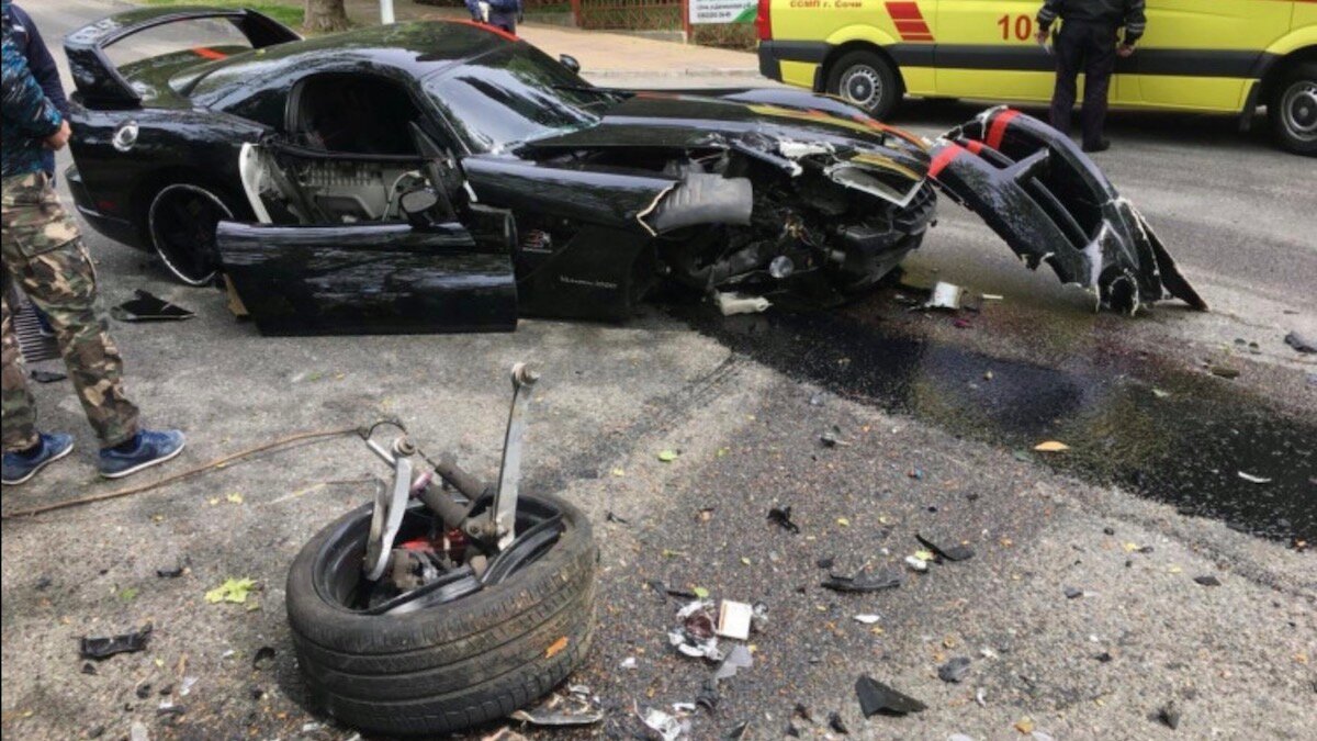В Сочи разбили 1130-сильный Dodge Viper за 12,5 миллиона рублей. Машина была в продаже на Авто.ру