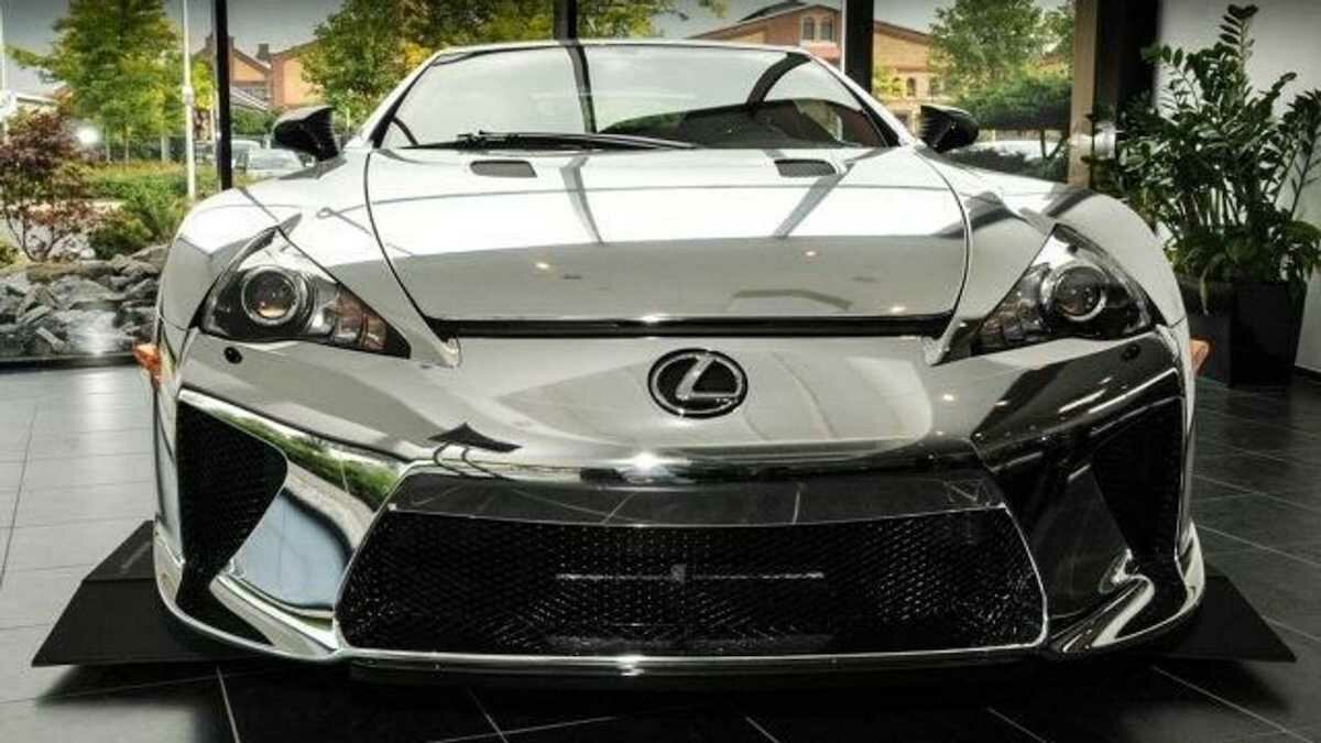 Хромированный Lexus LFA с крошечным пробегом оценили в 85 миллионов рублей