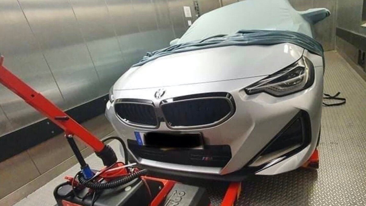 Новую модель BMW сфотографировали без камуфляжа