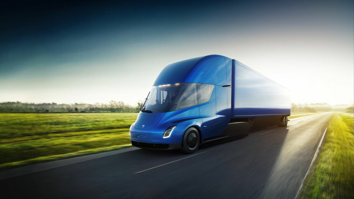 Начало выпуска электрического тягача Tesla отложили. Опять