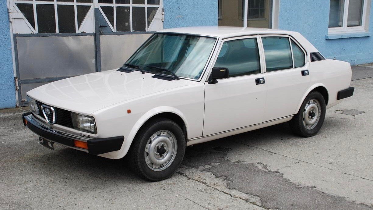 Бронированную Alfa Romeo, на которой ездил мафиози, продали за скромную сумму