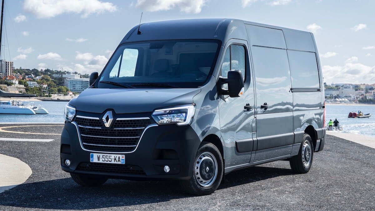 Компания Renault назвала рублёвые цены на обновлённый фургон Master