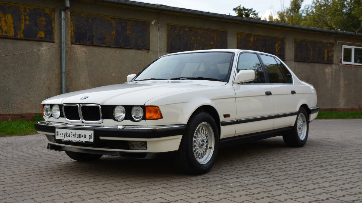 «Семёрка» BMW ждала владельца 23 года, но он так и не приехал. Сейчас седан продают