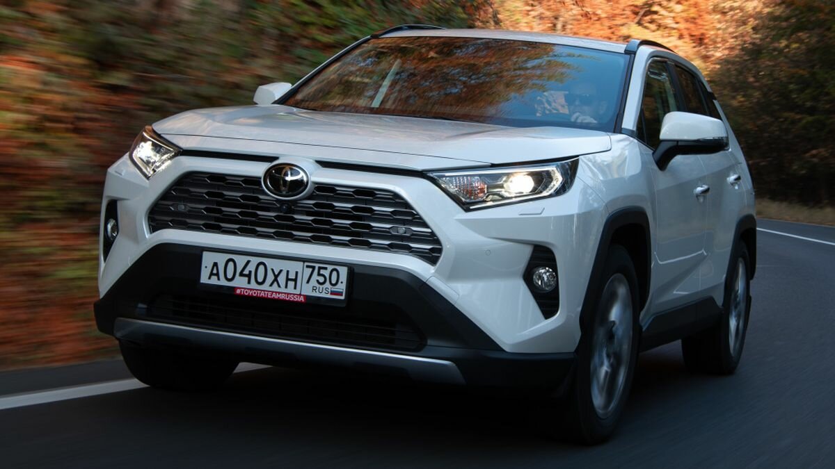 Российский кроссовер Toyota RAV4 получил две новые комплектации