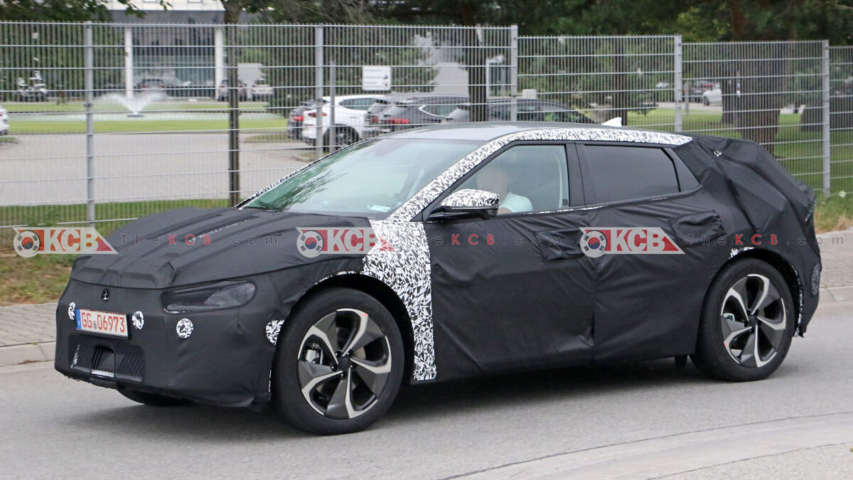 Шпионы сфотографировали новейшее кросс-купе Kia с электромотором