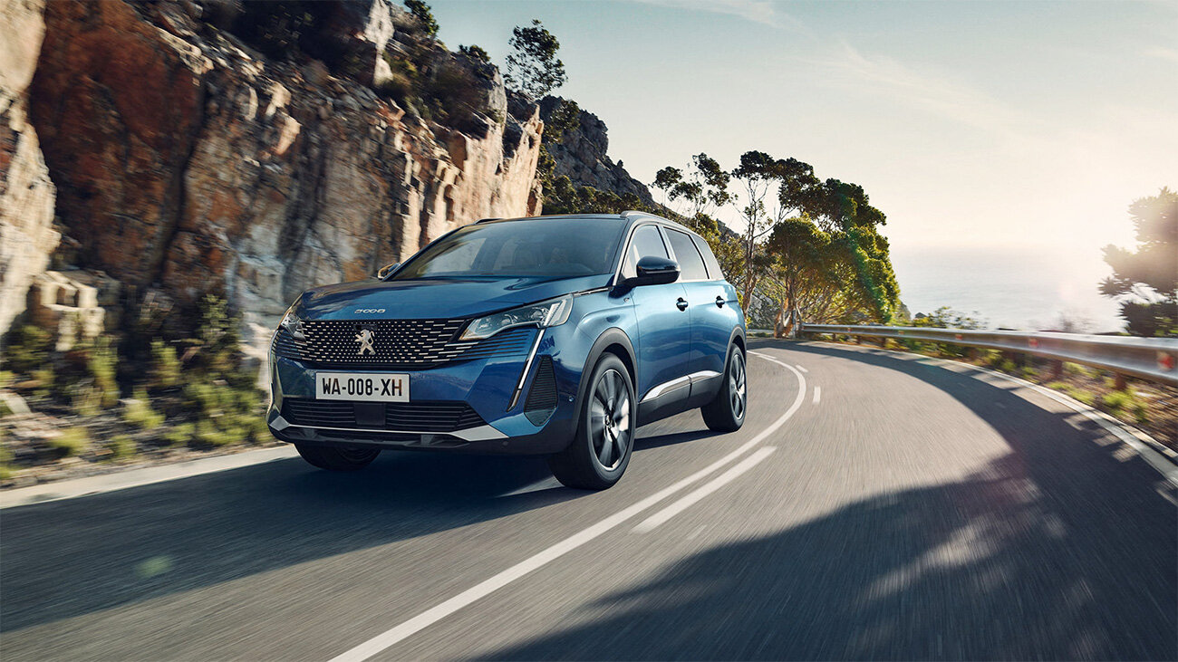 Марка Peugeot представила обновлённый кроссовер 5008 с системой ночного видения