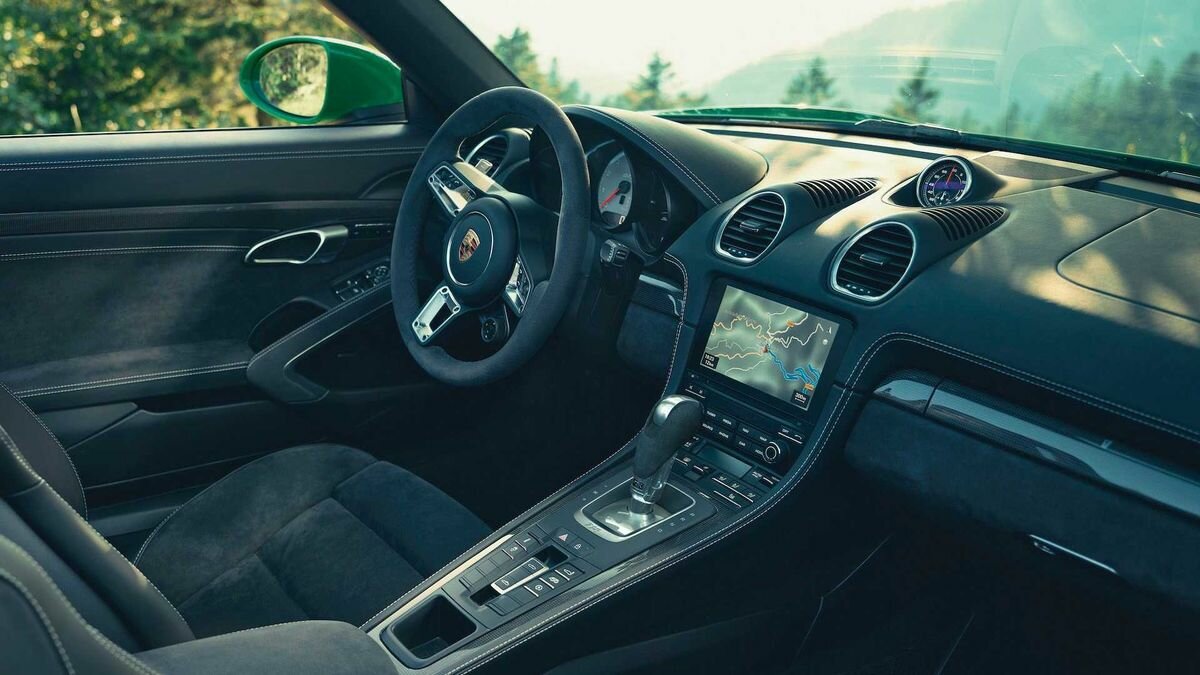 Самые злые Porsche 718 Cayman и Boxster получили фирменный «робот». И стали ещё злее