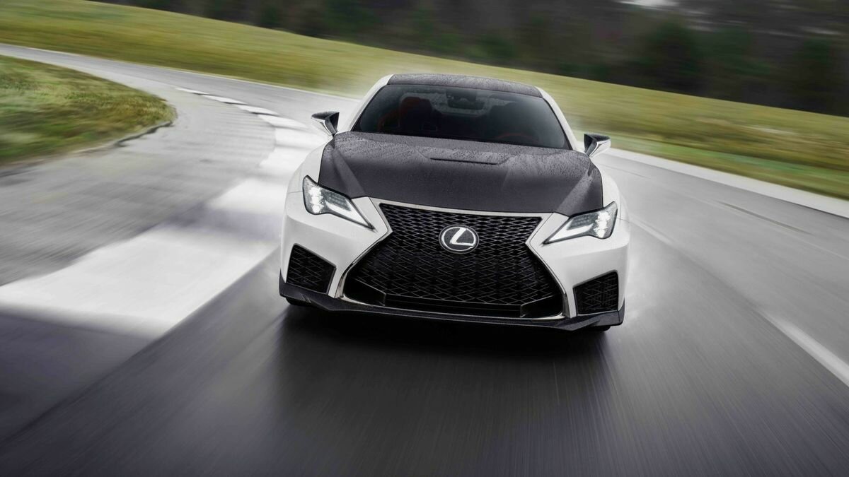 Спорткар Lexus RC F получил лимитированную серию с титановым выхлопом