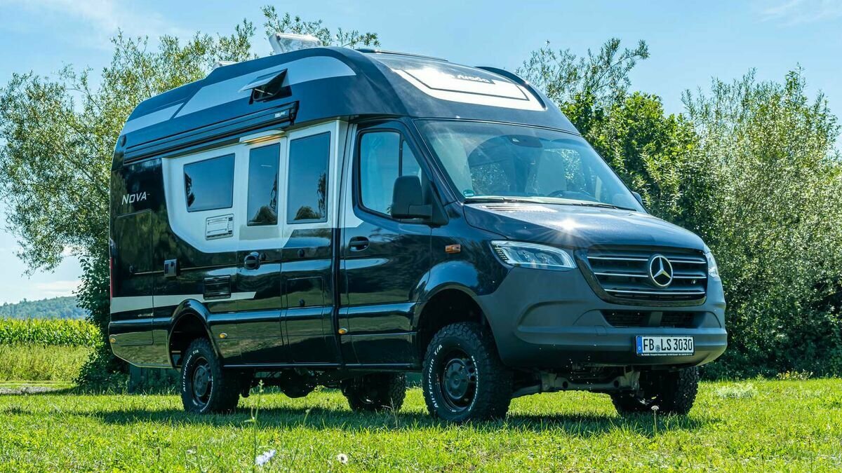 Немцы превратили Mercedes-Benz Sprinter в дизайнерский кемпер за 100 тысяч евро