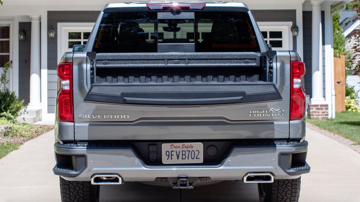 Пикап Chevrolet Silverado получил многофункциональную «супердверь»