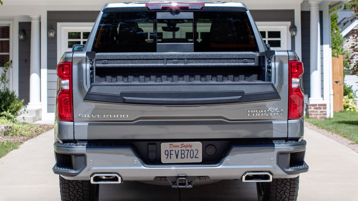 Пикап Chevrolet Silverado получил многофункциональную «супердверь»