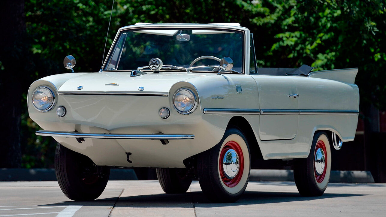 На продажу выставлен малолитражный кабриолет-амфибия Amphicar. В воде он быстрее, чем БТР
