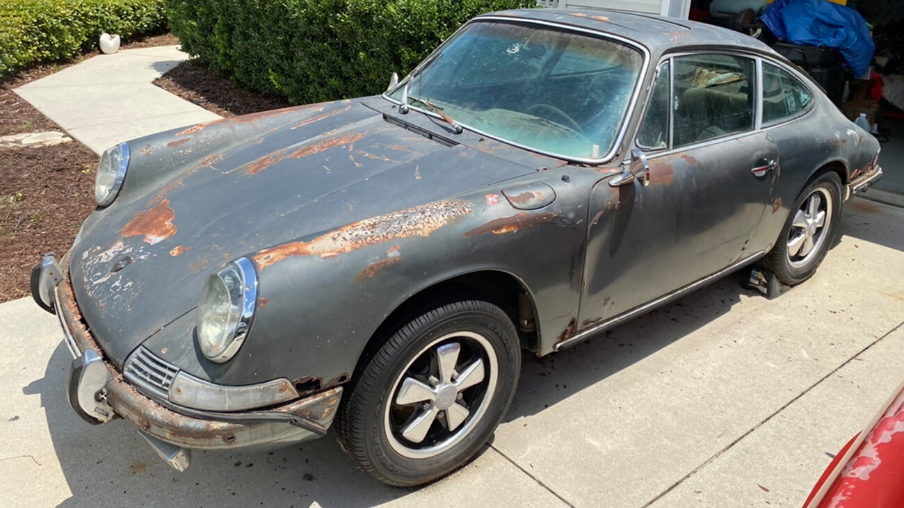 Раритетный Porsche 911S, в котором жили белки, выставили на продажу
