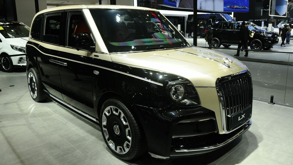 Ателье Lorinser доработало лондонский кэб. Теперь он похож на такси от Rolls-Royce