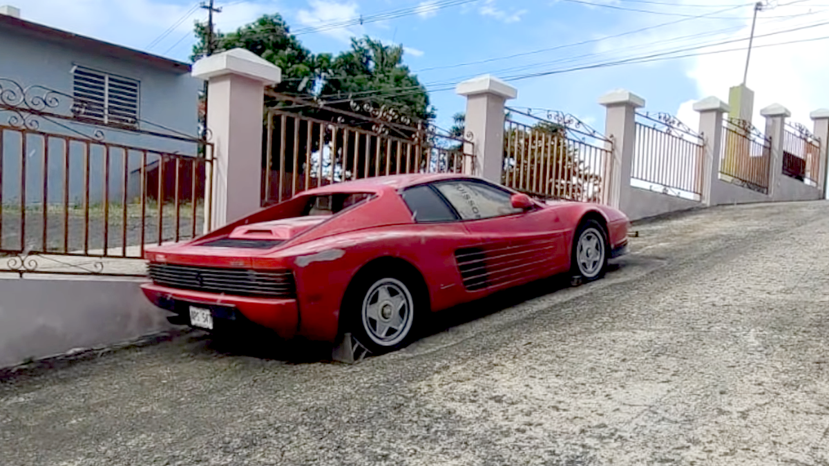 Забытый на 17 лет суперкар Ferrari Testarossa решили отремонтировать. Видео