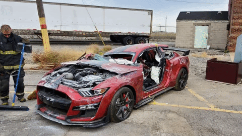 Пожарные уничтожили самый мощный Ford Mustang в качестве тренировки