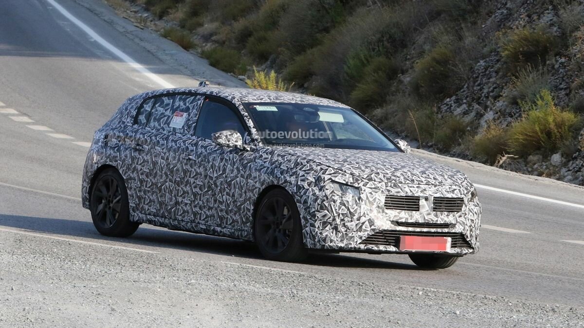 Подключаемый гибрид Peugeot 308 вышел на тесты