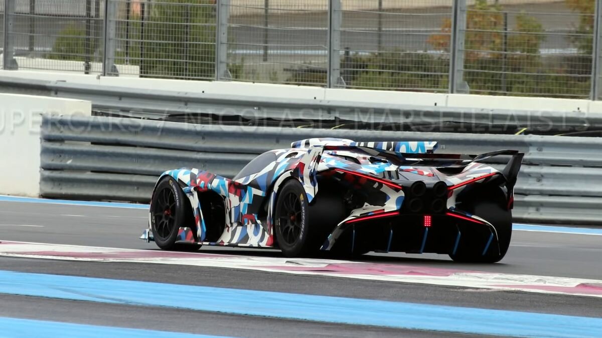 Таинственный гиперкар Bugatti засняли во время испытаний. Звучит он грозно