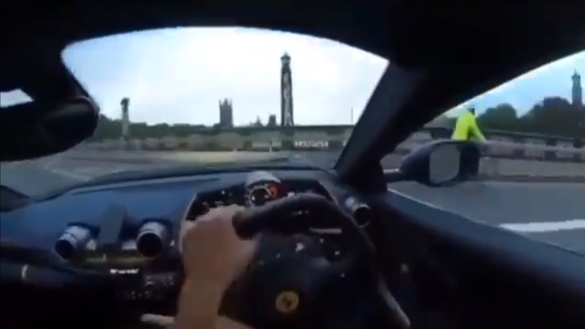 Владелец суперкара Ferrari 812 Superfast случайно снял собственную аварию от первого лица