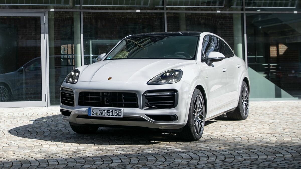Гибридам Porsche Cayenne в России увеличили ёмкость аккумуляторов: цены уже известны
