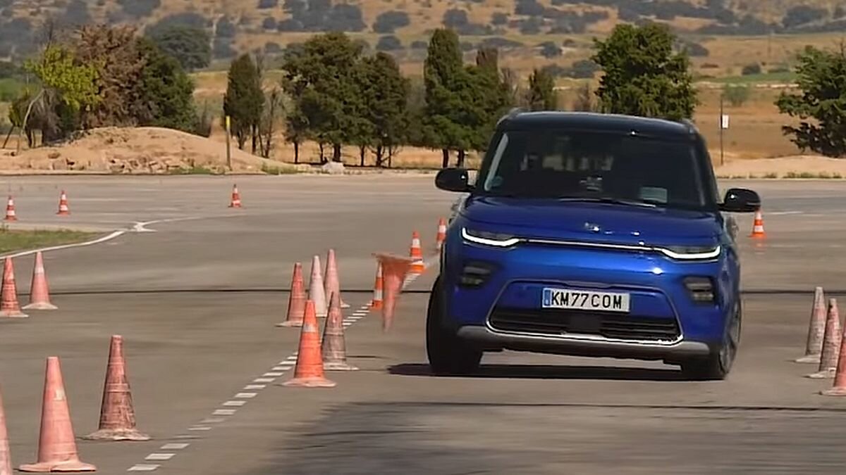 Электрокар Kia Soul выступил неоднозначно на «лосином тесте»