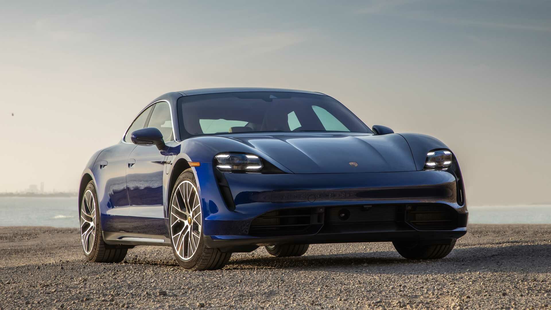 Porsche Taycan подешевел на миллион рублей после сертификации в России