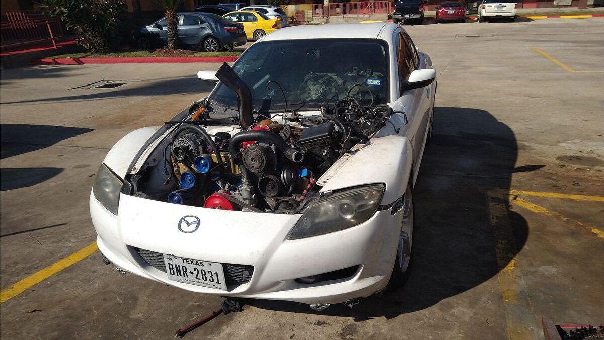Владельца уникального Mazda RX-8 с дизелем 7.3 V8 обокрали. Теперь спорткар продаётся