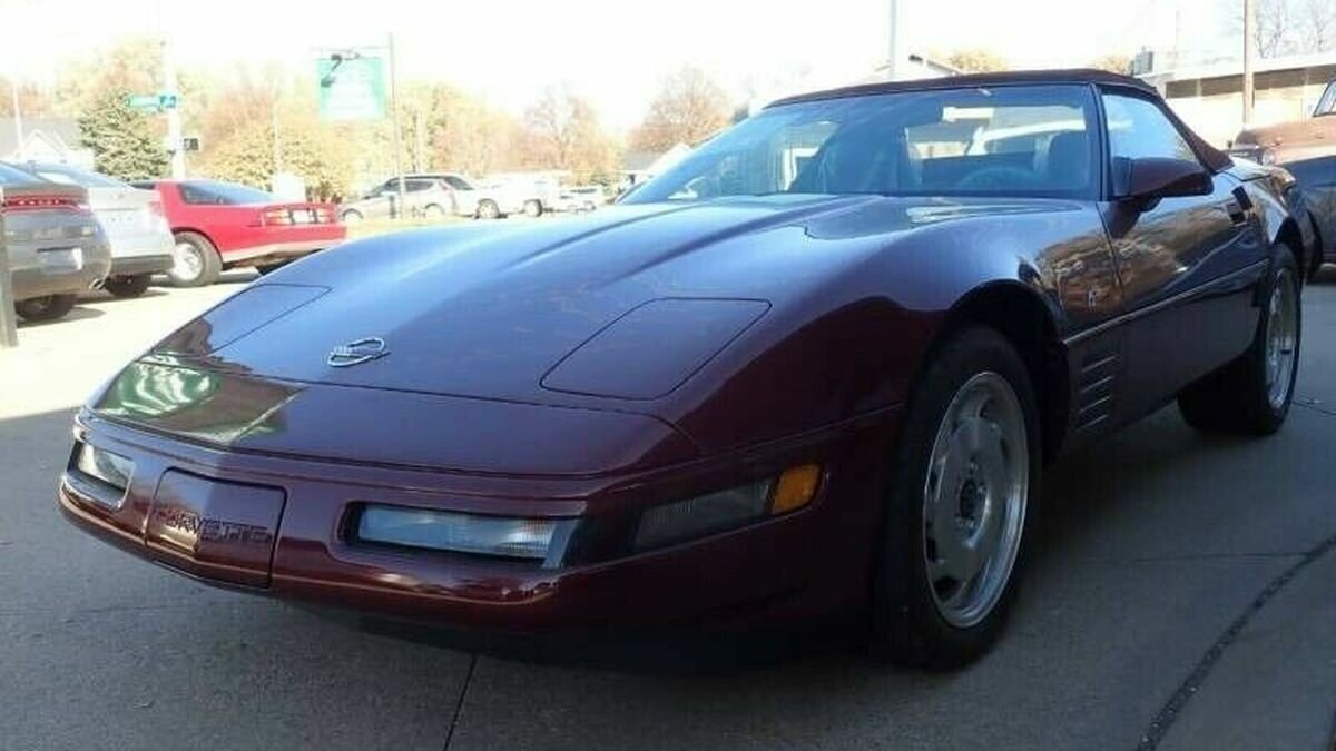 «Капсула времени»: на продажу выставлен 27-летний Corvette в состоянии нового