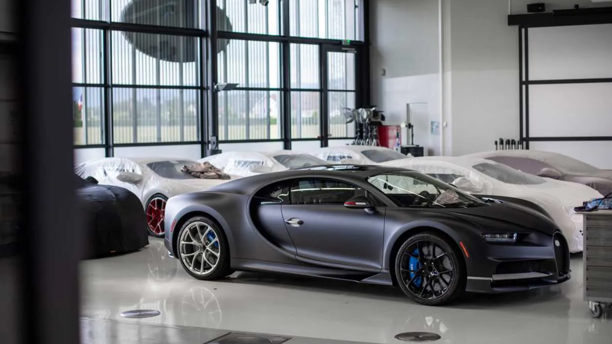 Гиперкары Bugatti отозвали сразу из-за двух дефектов