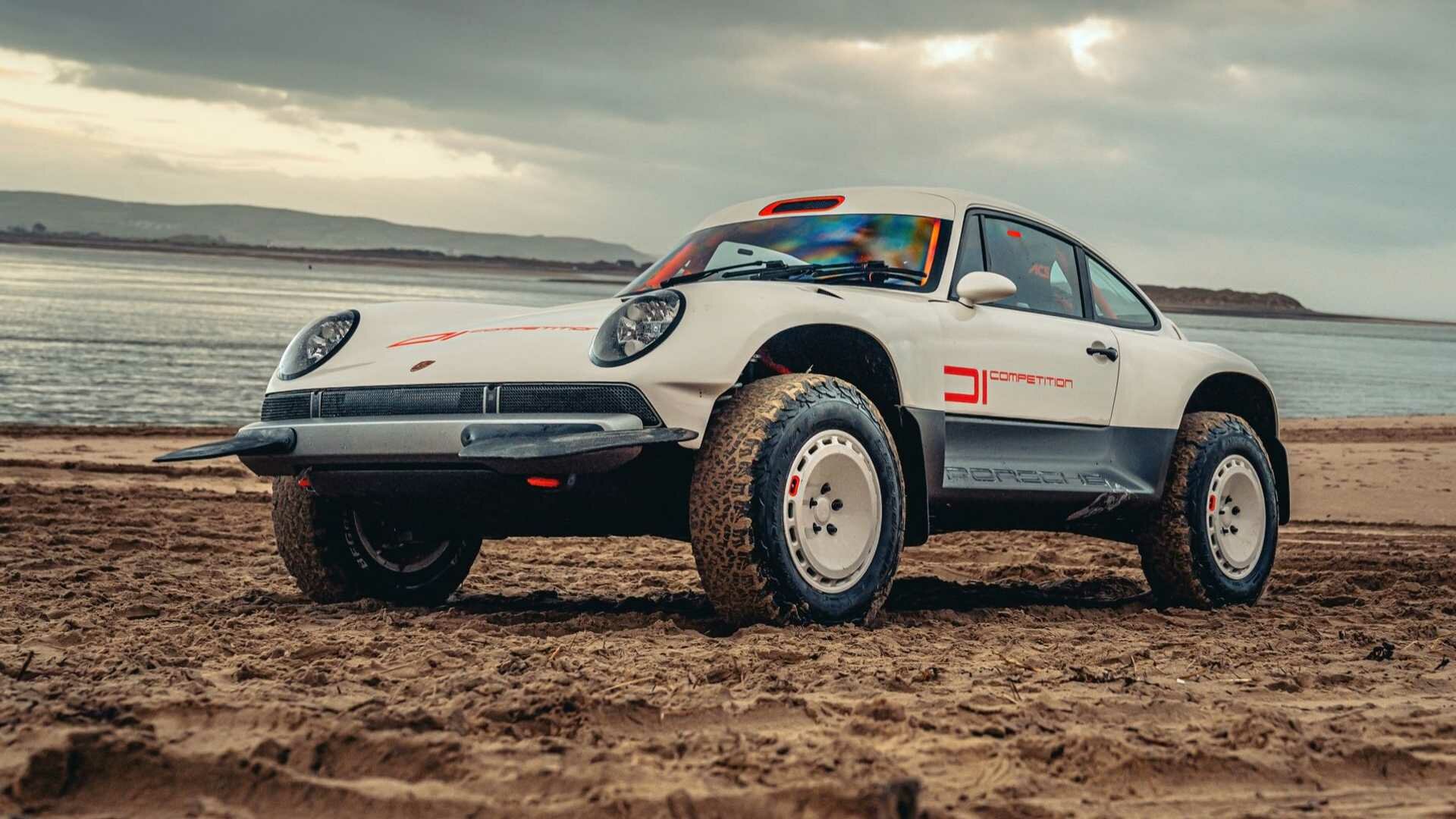 Огромный клиренс и 450 л.с.: Porsche 911 превратился в гоночный внедорожник