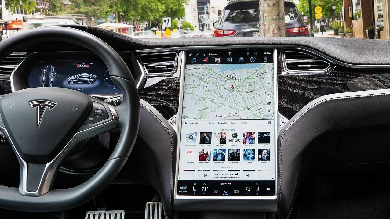 Tesla грозит отзыв 158 тысяч машин из-за сенсорных экранов