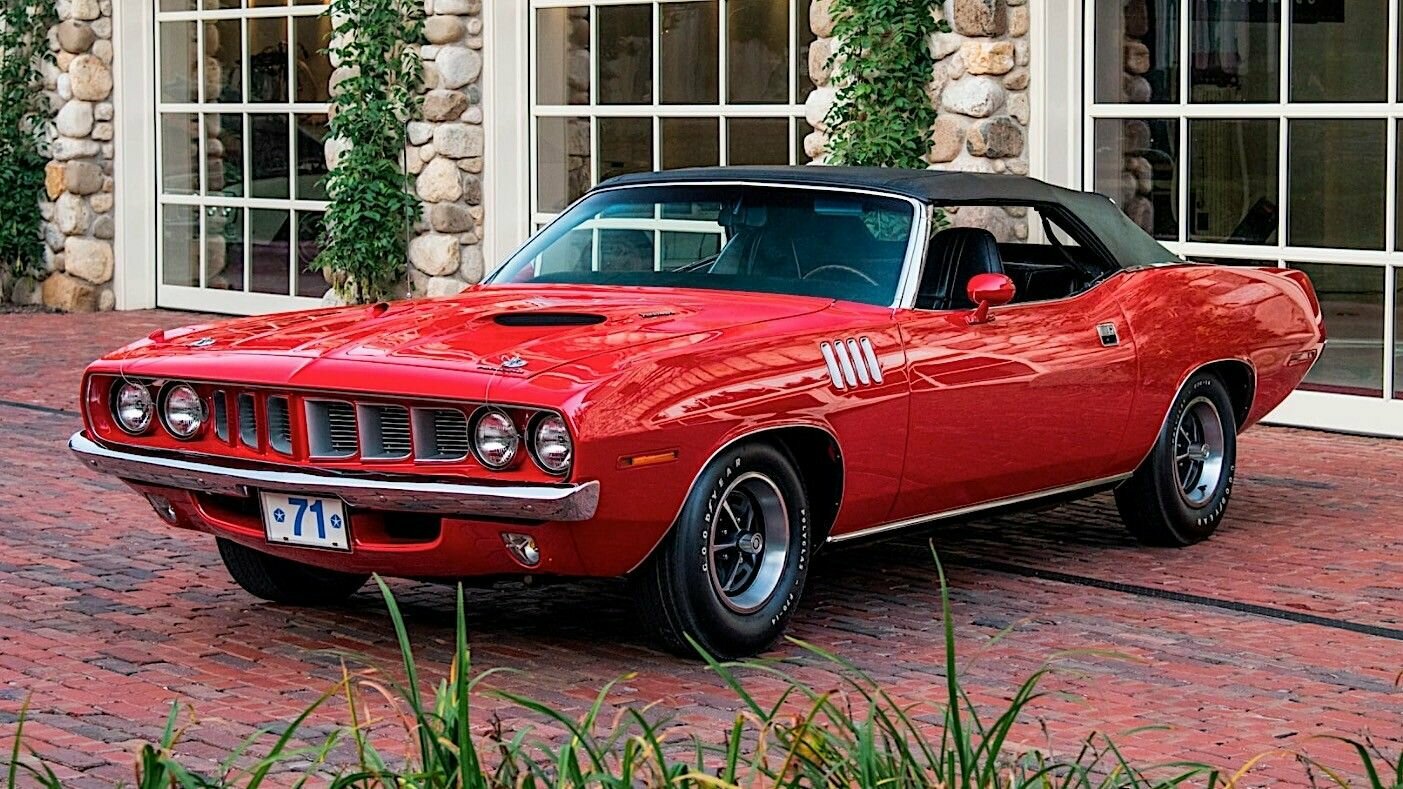 На аукционе продали редкий кабриолет Plymouth Cuda 1971 года. За него отдали 70 млн рублей