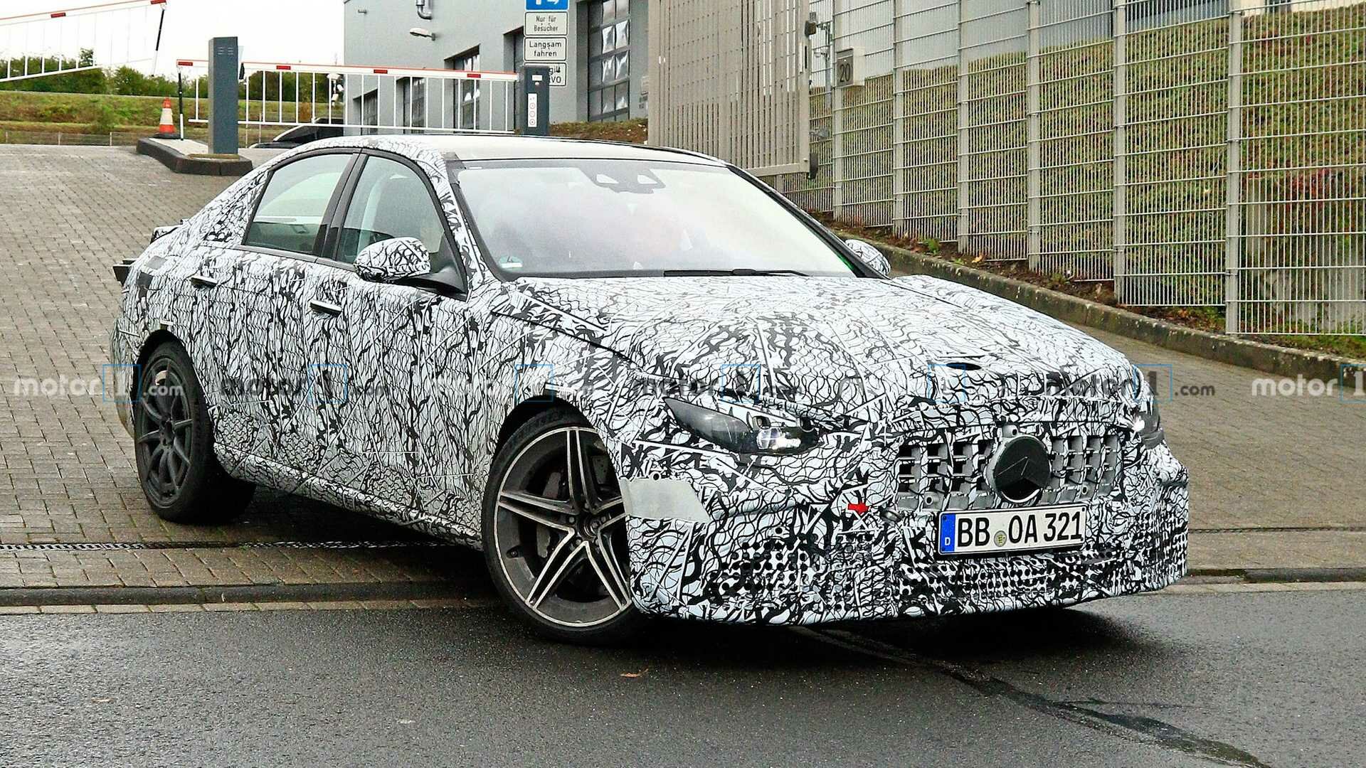 Новому Mercedes-AMG С 63 оставят только половину мотора. Вместо V8 — электричество