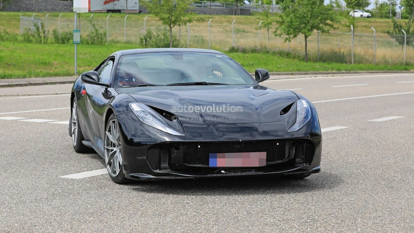 Ferrari тайно анонсировала новый суперкар — особо быструю версию 812 Superfast