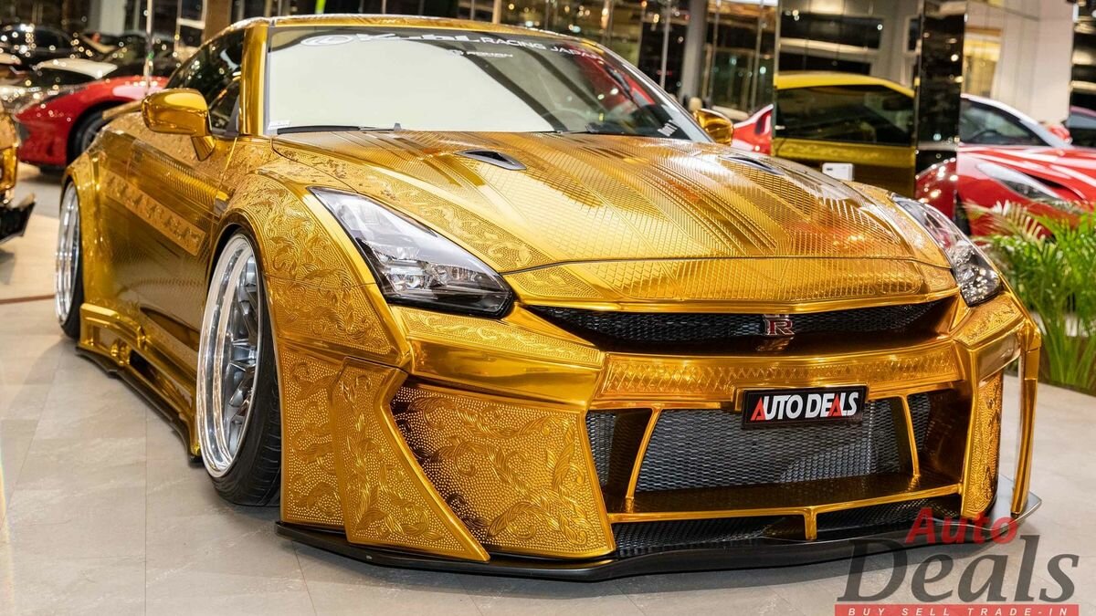 В Дубае продают уникальный «золотой» Nissan GT-R. Цена: 32 миллиона рублей