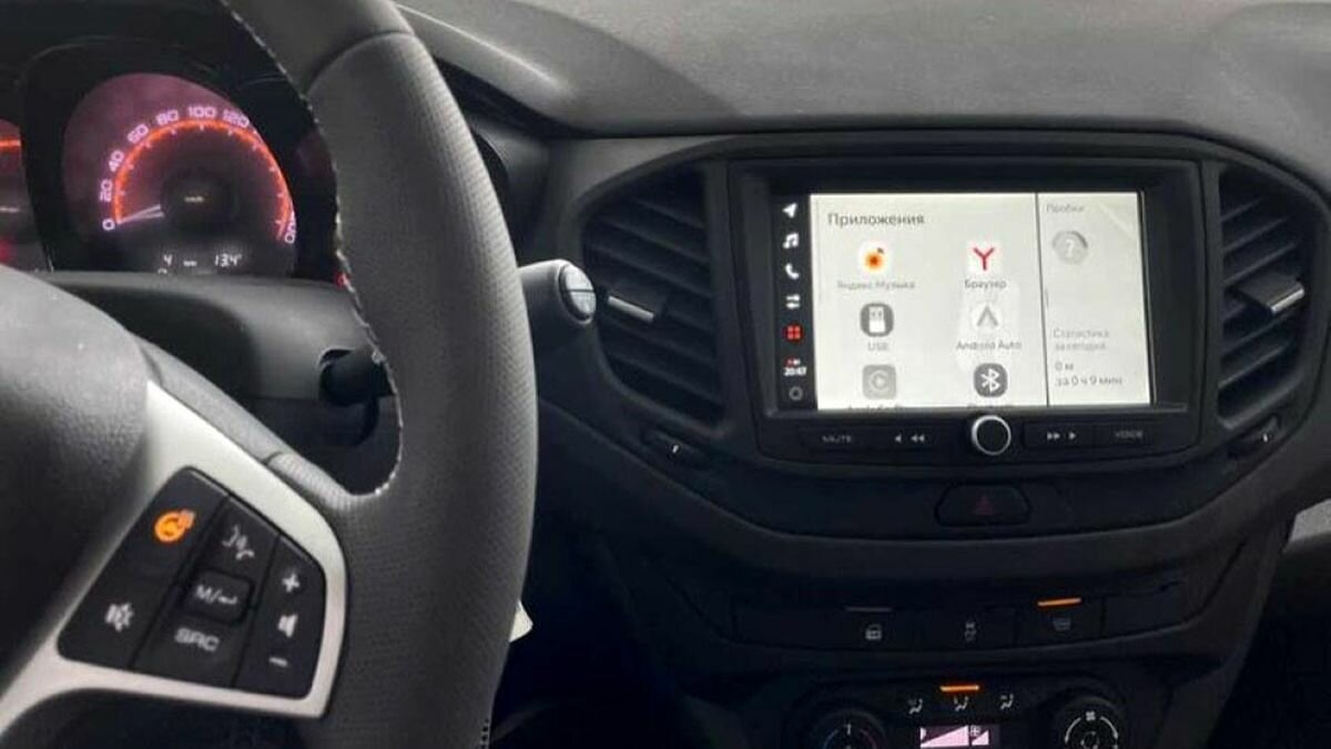 Стало известно, на сколько дороже будет стоить Lada Vesta с медиасистемой Яндекс.Авто