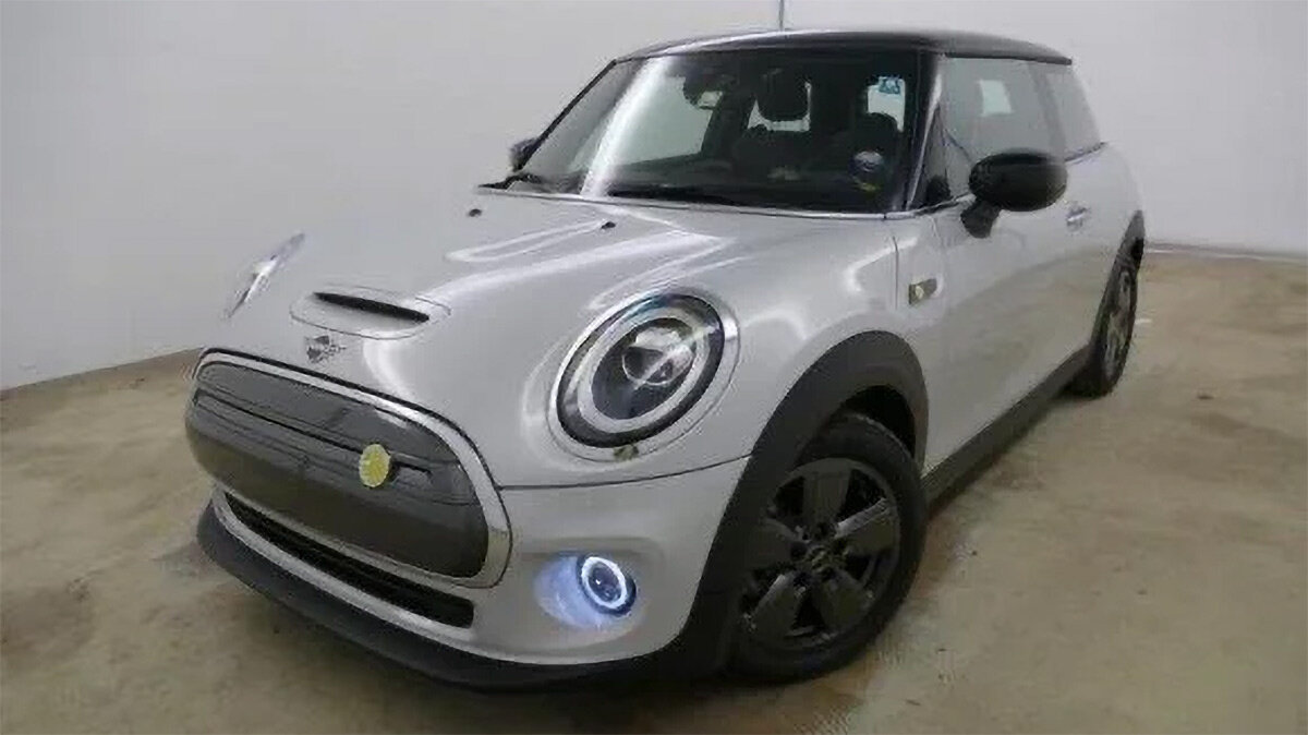 Этот электрический MINI официально не продаётся в России, но его можно купить