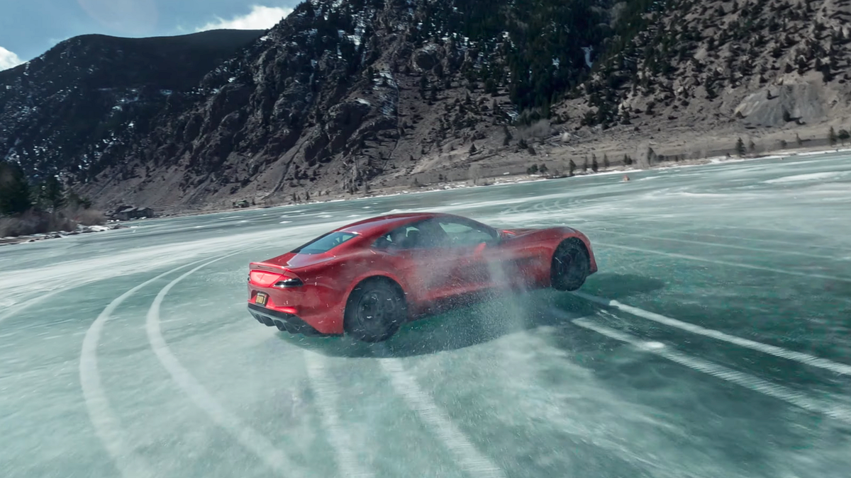 Американский суперседан Drako GTE показал достоинства четырёх электромоторов на льду