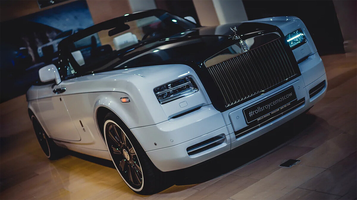 В России за 92 миллиона рублей продают очень редкий Rolls-Royce, простоявший пять лет