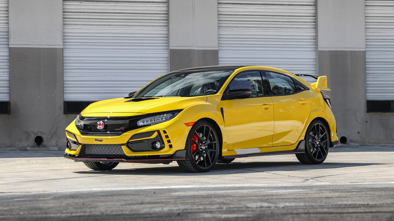 Редкий хэтч Honda Civic Type R с небольшим пробегом продают дороже нового