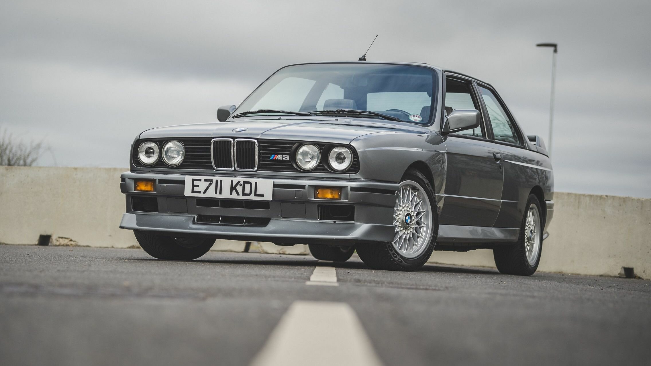 На аукционе продают редкую 33-летнюю BMW M3. Она уже стоит 5,5 миллиона рублей
