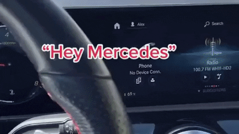 У голосового помощника Mercedes-Benz спросили, что он думает про Tesla. Ответ гениален