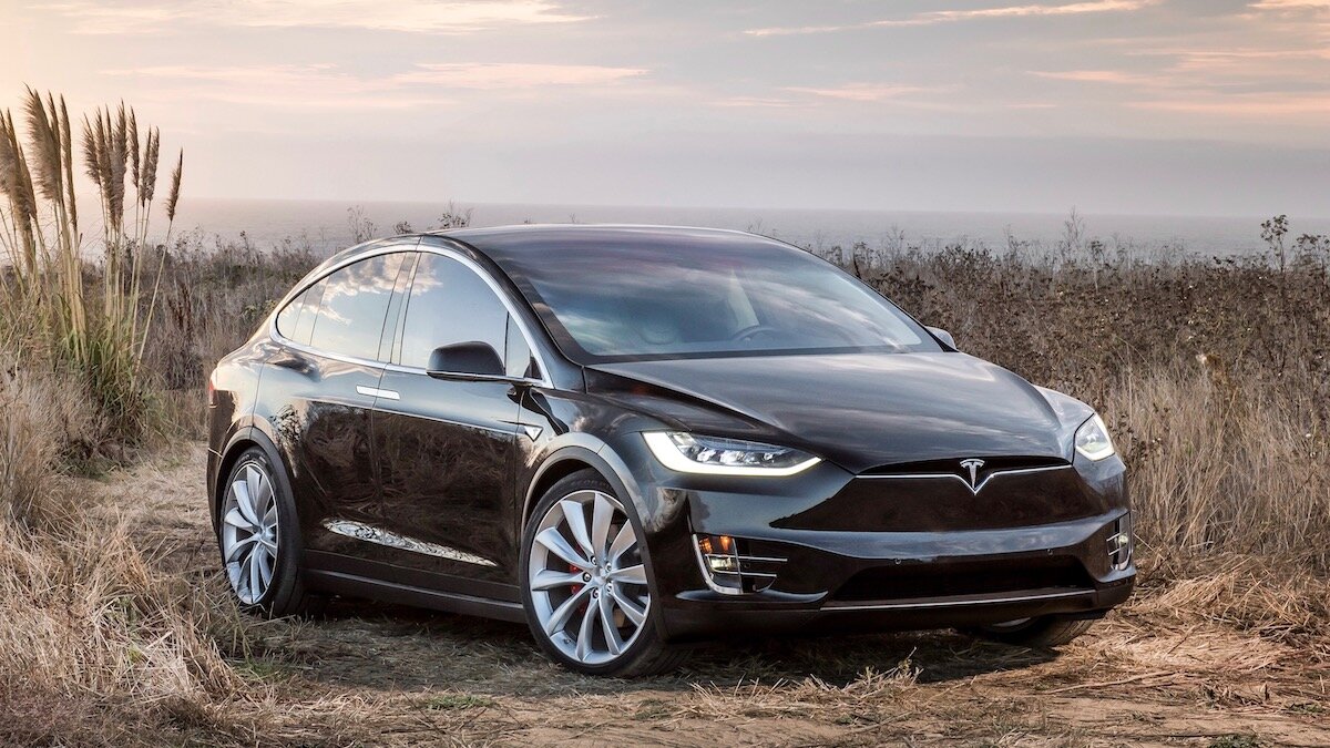 Хакерам удалось взломать Tesla Model X при помощи дрона