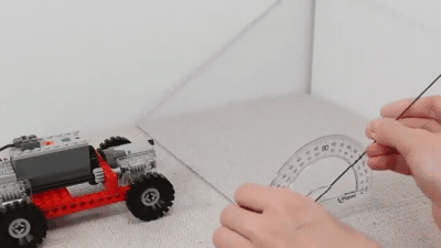Езду по бездорожью объяснили на примере машинки Lego