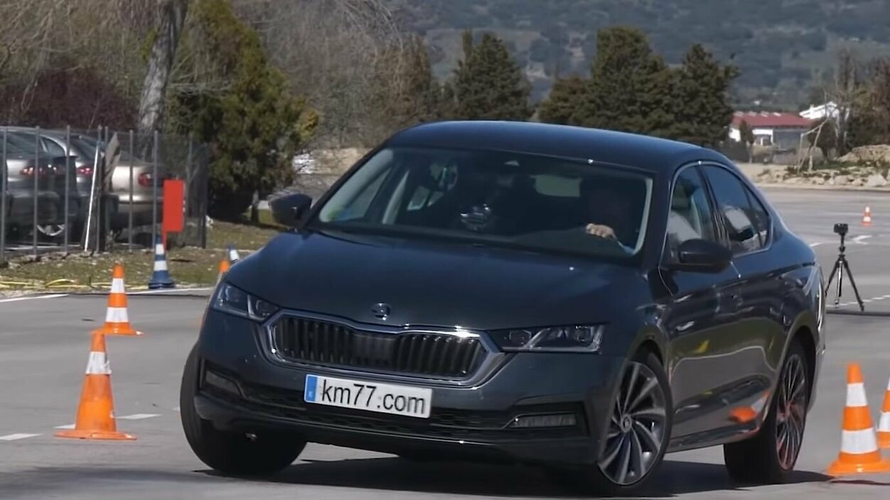 Skoda Octavia не смогла пройти «лосиный тест» на зачётной скорости