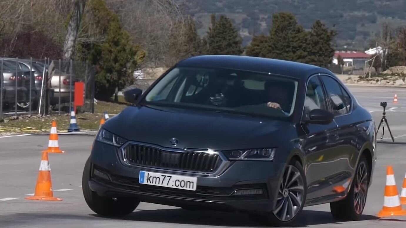 Skoda Octavia не смогла пройти «лосиный тест» на зачётной скорости