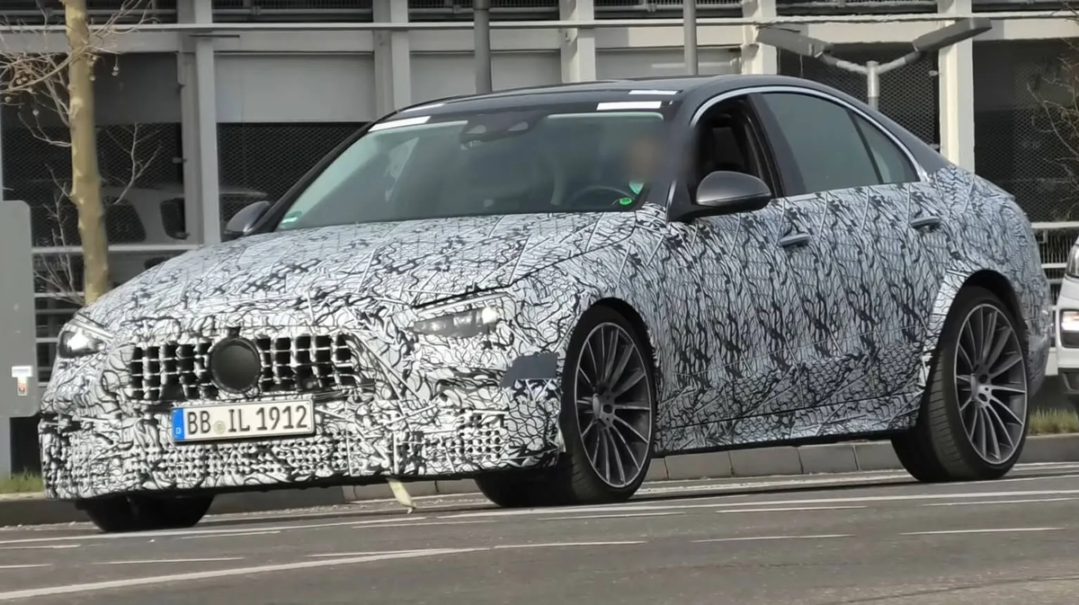 Названа дата появления в России AMG-версий нового C-класса