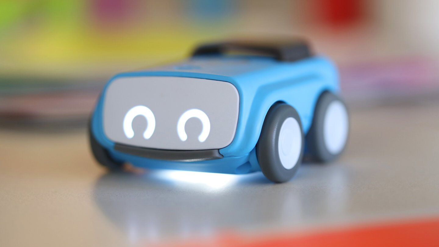 Компания Sphero представила робомобиль Indi для обучения детей программированию