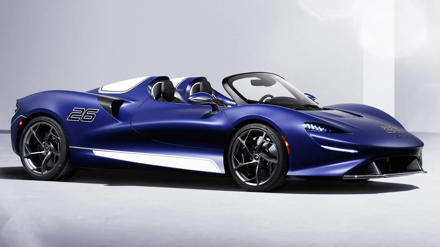 Спидстер McLaren Elva получил лобовое стекло и потяжелел всего на 20 килограммов